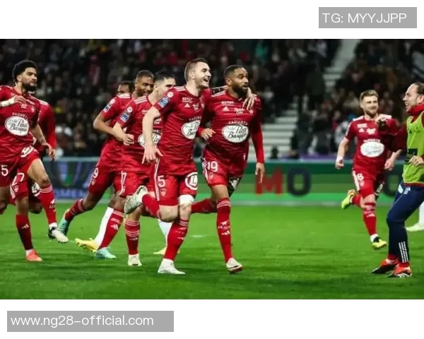 欧冠精彩对决:里昂大胜AC米兰引发转会热议与球迷狂欢 欧冠精彩对决:里昂大胜AC米兰引发转会热议与球迷狂欢